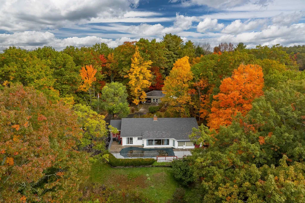 129 Winsor Drive Hartford VT 05001