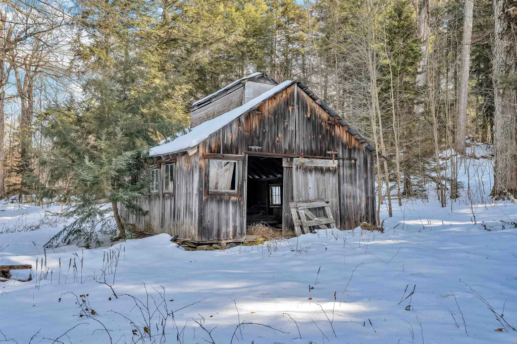 932 North Road Barnard VT 05031-0133