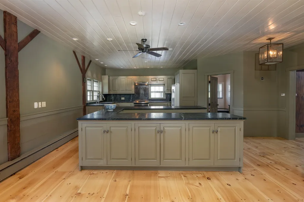 932 North Road Barnard VT 05031-0133
