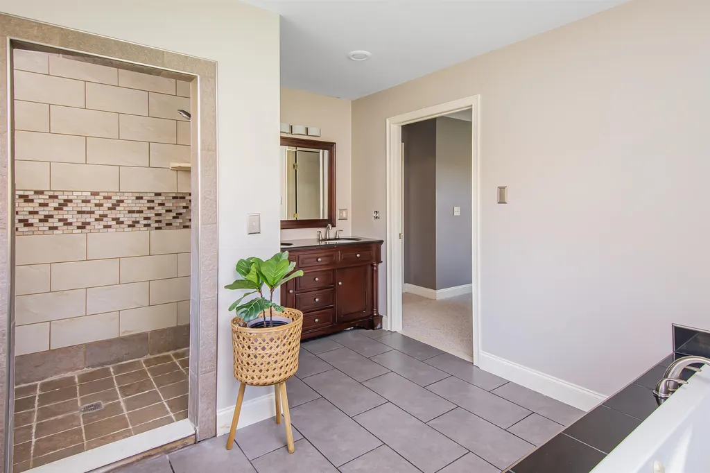 24 Lukes Place Road Fairfax VT 05454