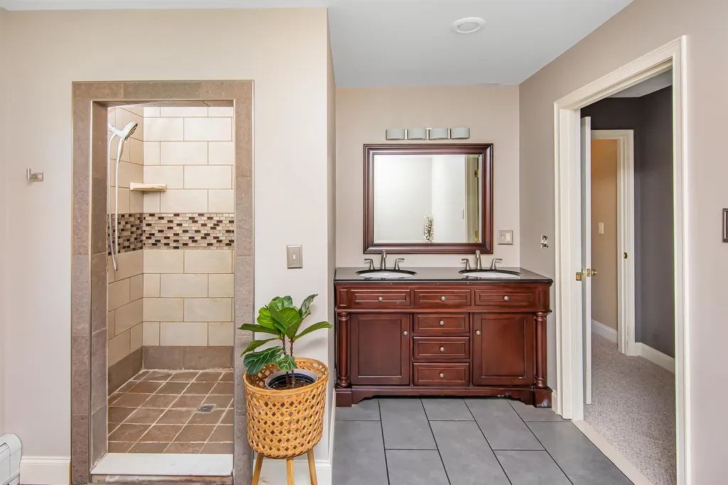 24 Lukes Place Road Fairfax VT 05454