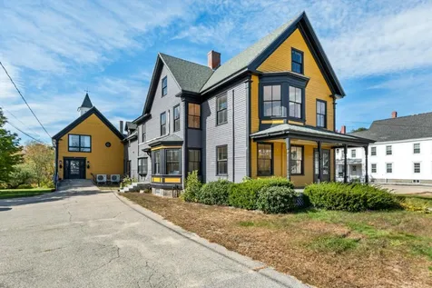 48 Washington Street Conway NH 03818