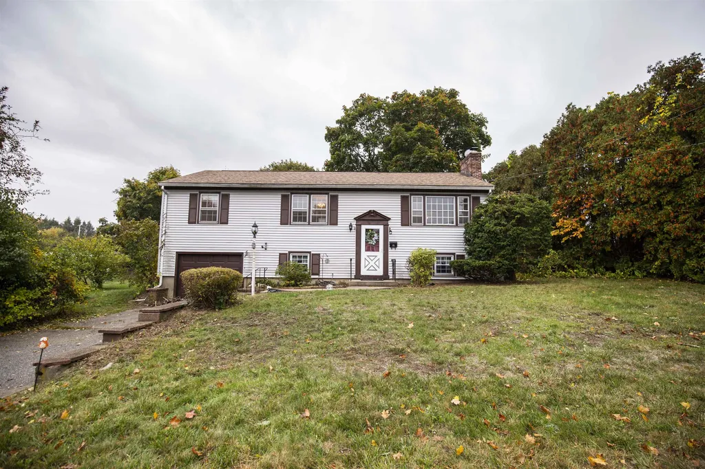 3 Robert Avenue Salem NH 03079