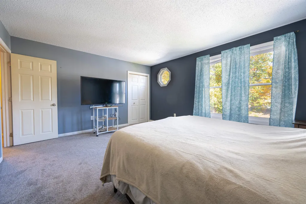 66 Preston Street Hillsborough NH 03244