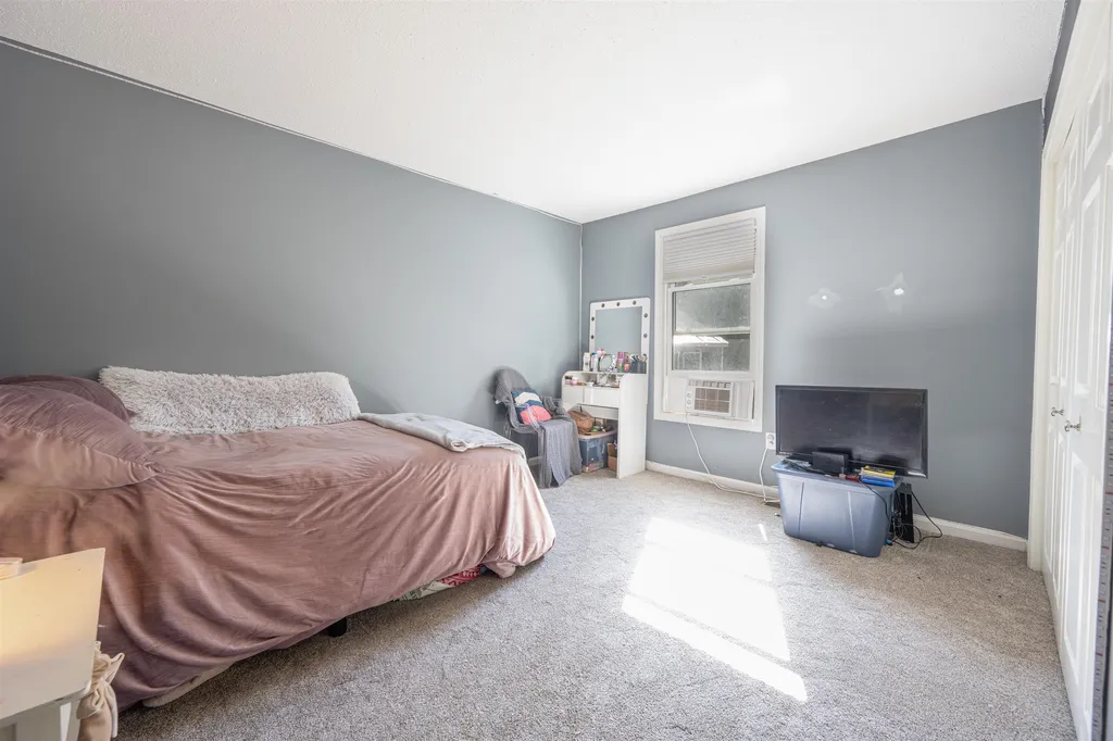 66 Preston Street Hillsborough NH 03244