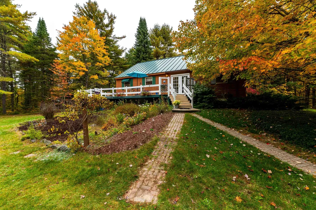 31 Elm Street Effingham NH 03882