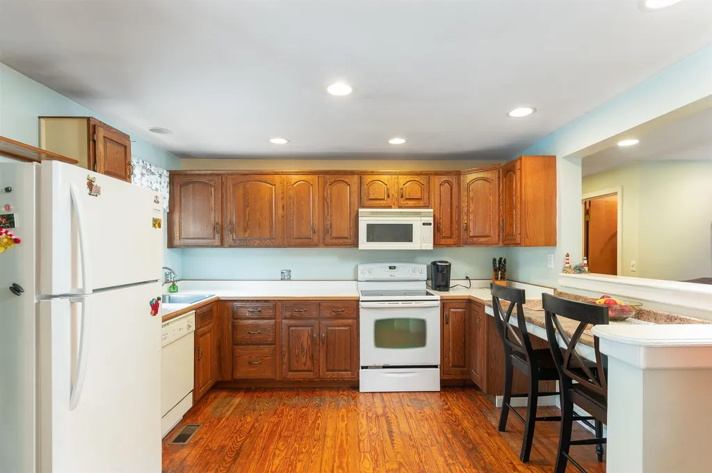 31 Elm Street Effingham NH 03882