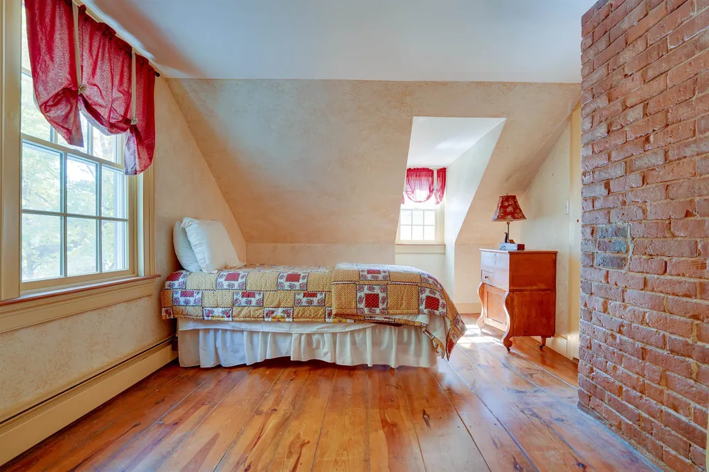 110 Bush Hill Road Pelham NH 03076