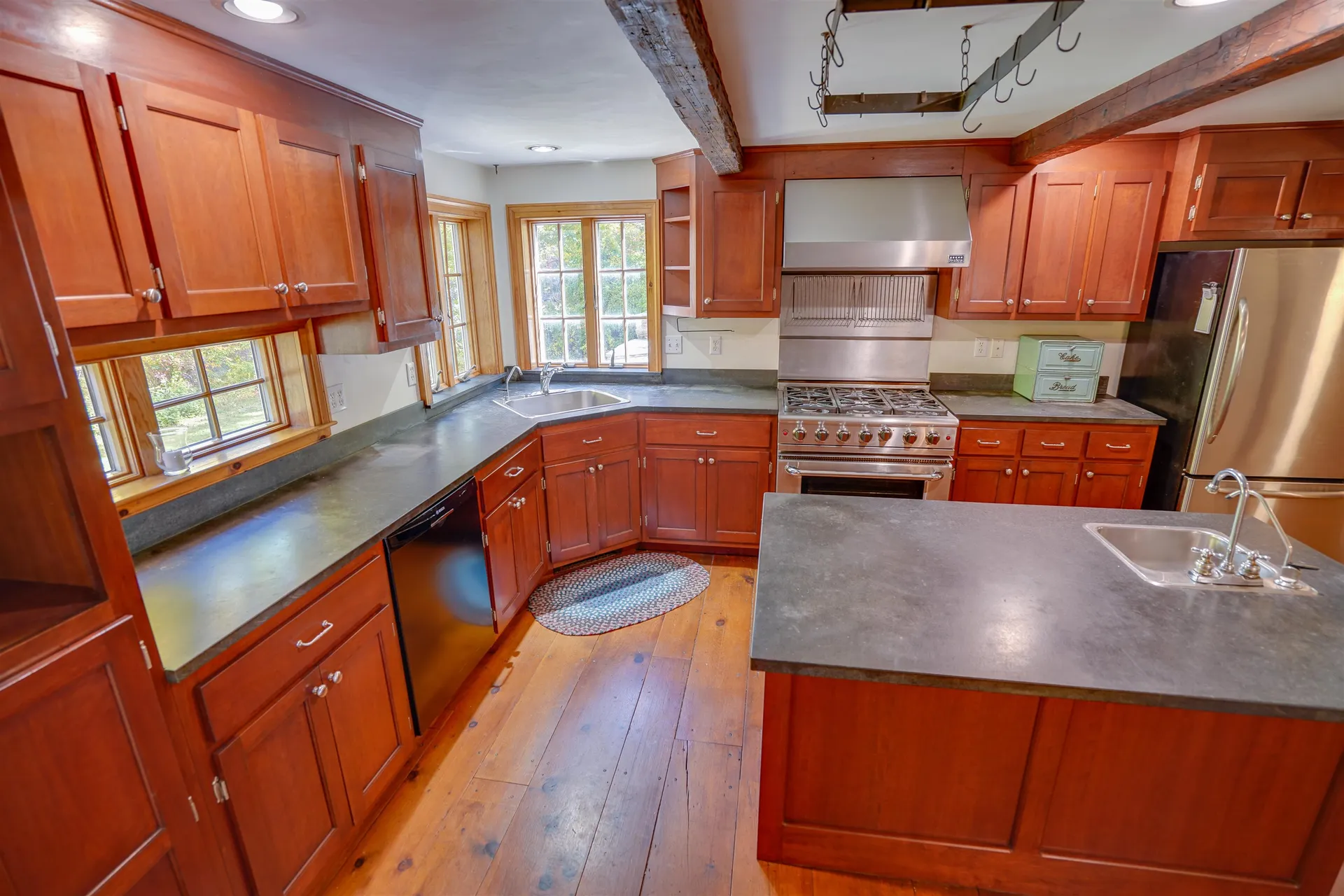 110 Bush Hill Road Pelham NH 03076