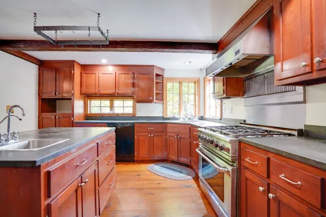 110 Bush Hill Road Pelham NH 03076