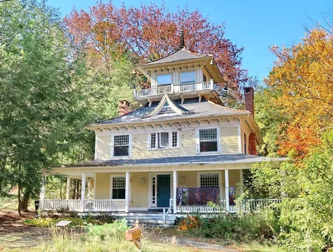 34 Strawberry Hill Street Bethlehem NH 03574