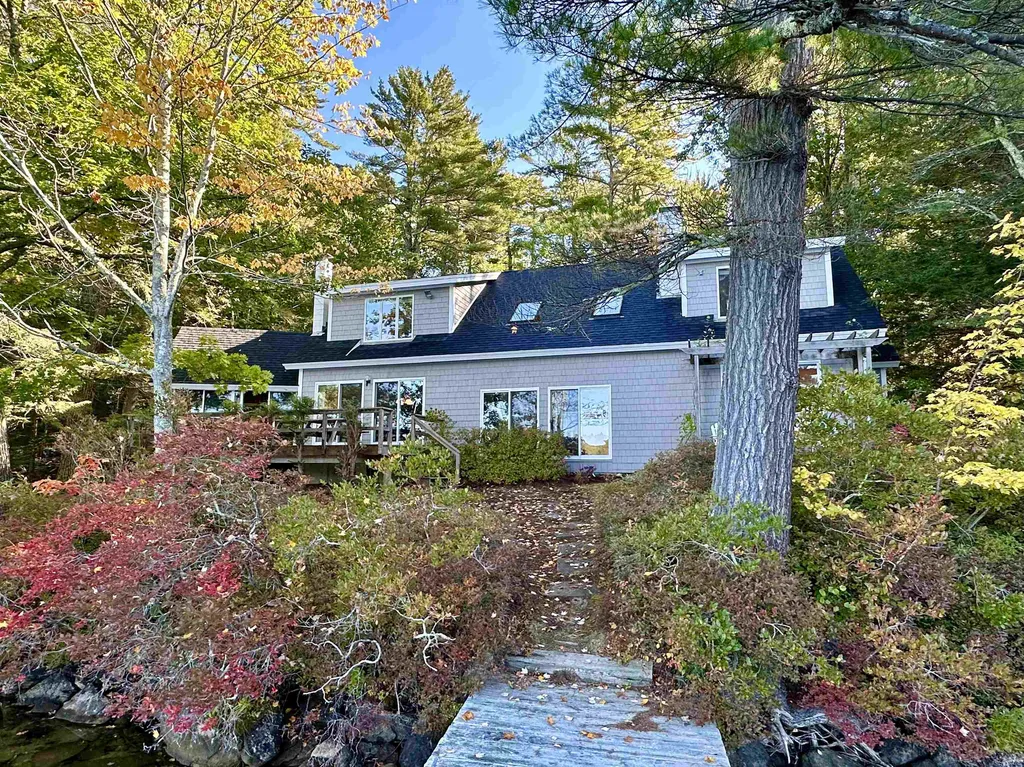 31 Tuftonboro Neck Road Tuftonboro NH 03816