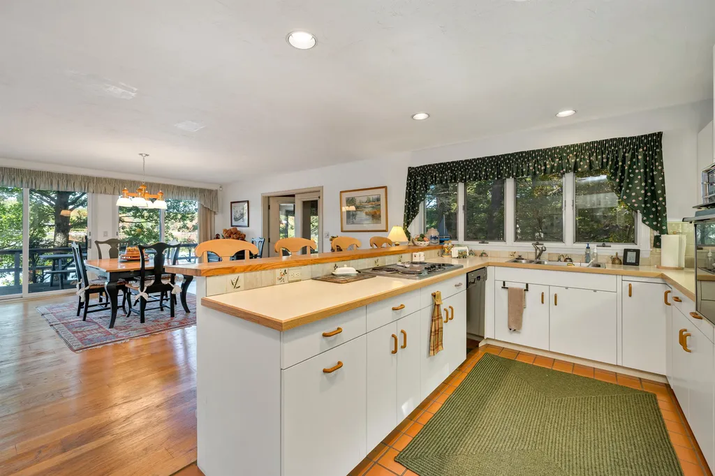 31 Tuftonboro Neck Road Tuftonboro NH 03816