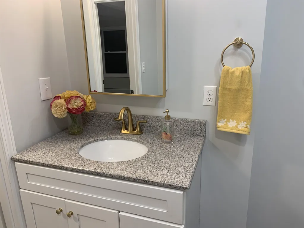 14 Rega Avenue Hudson NH 03051