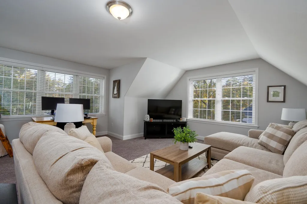 62 Tolend Road Barrington NH 03825