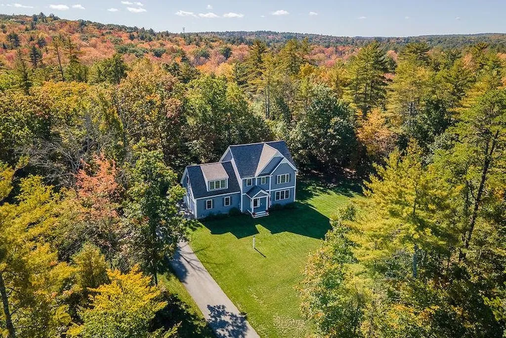 62 Tolend Road Barrington NH 03825