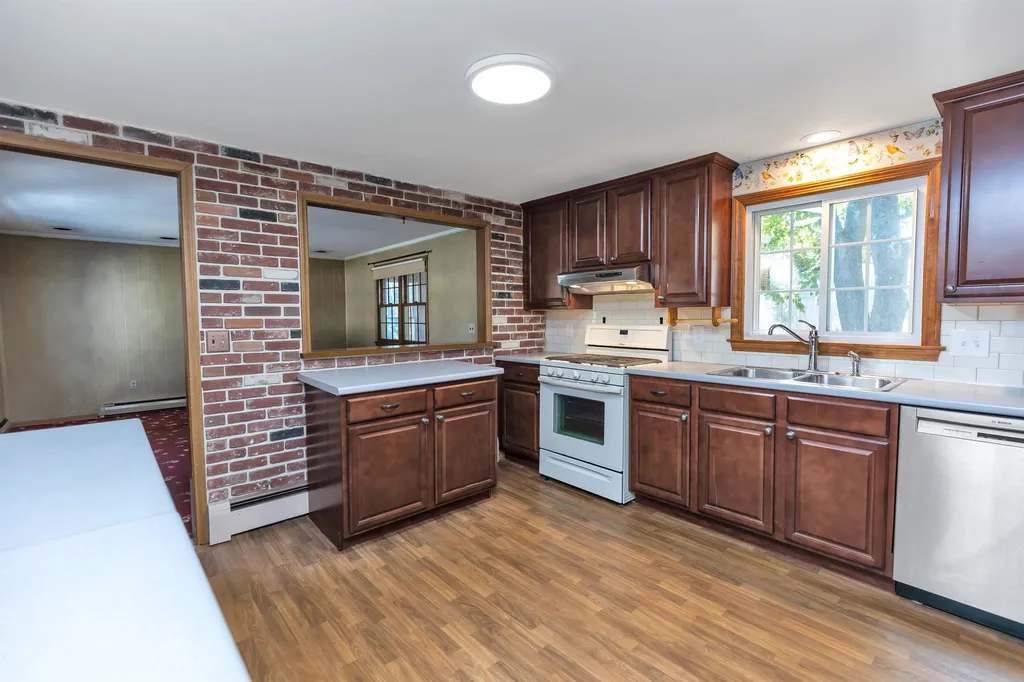 130 Westwood Drive Nashua NH 03062