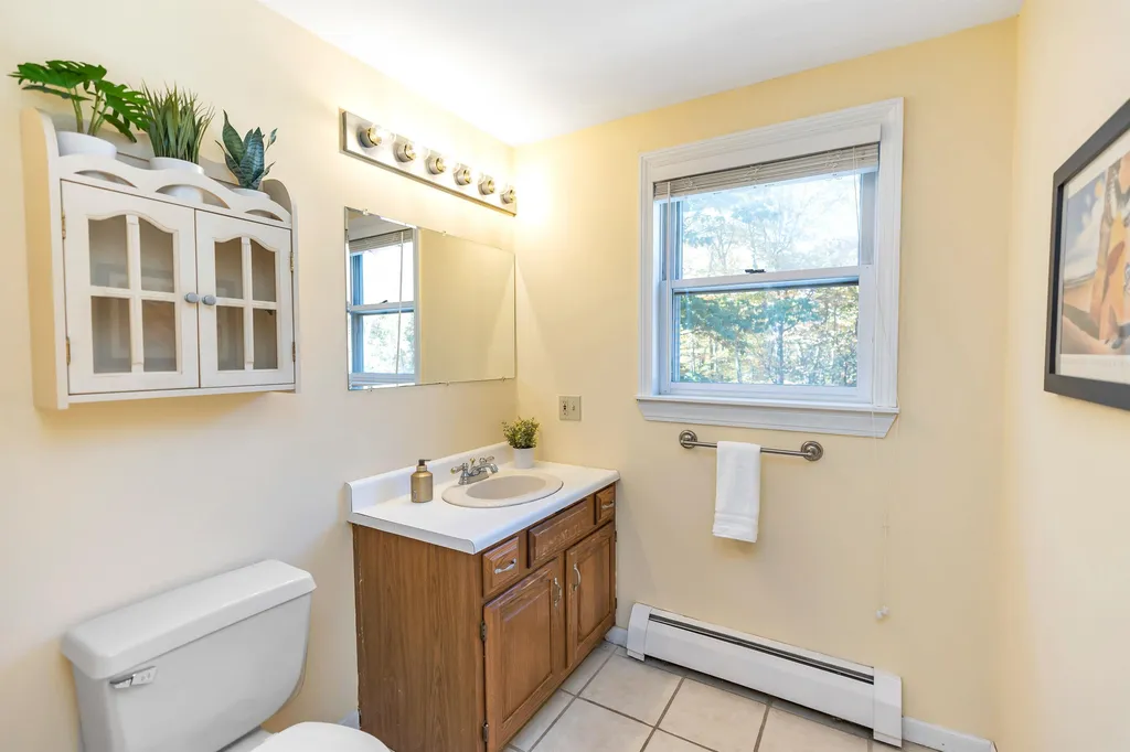 5 Ham Road Raymond NH 03077