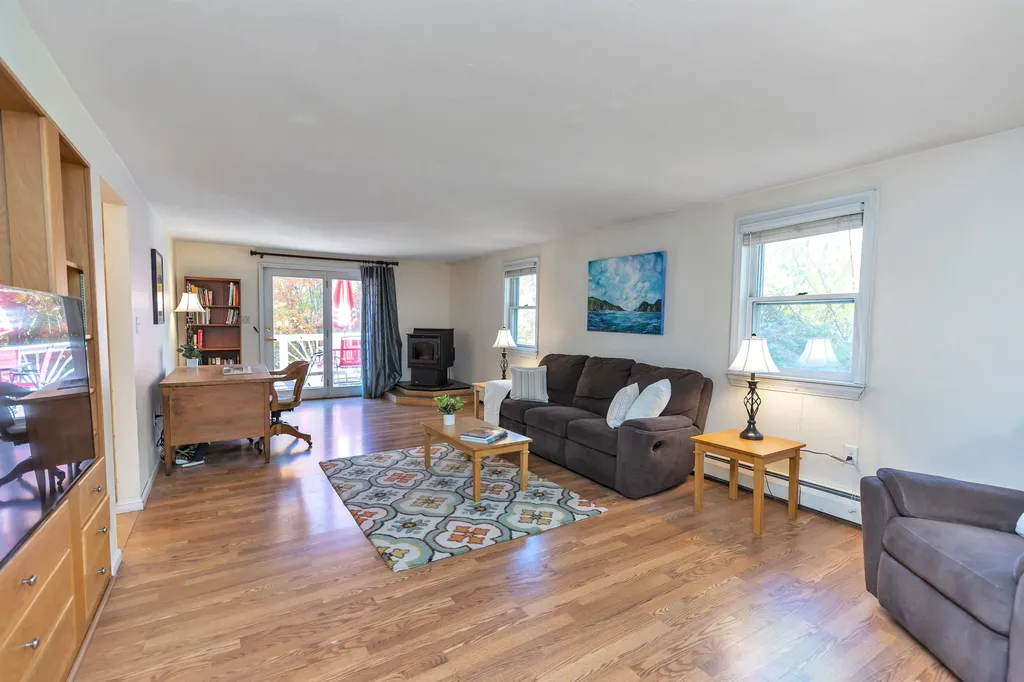5 Ham Road Raymond NH 03077