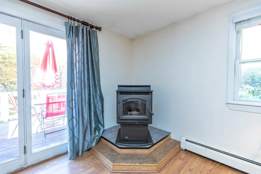 5 Ham Road Raymond NH 03077