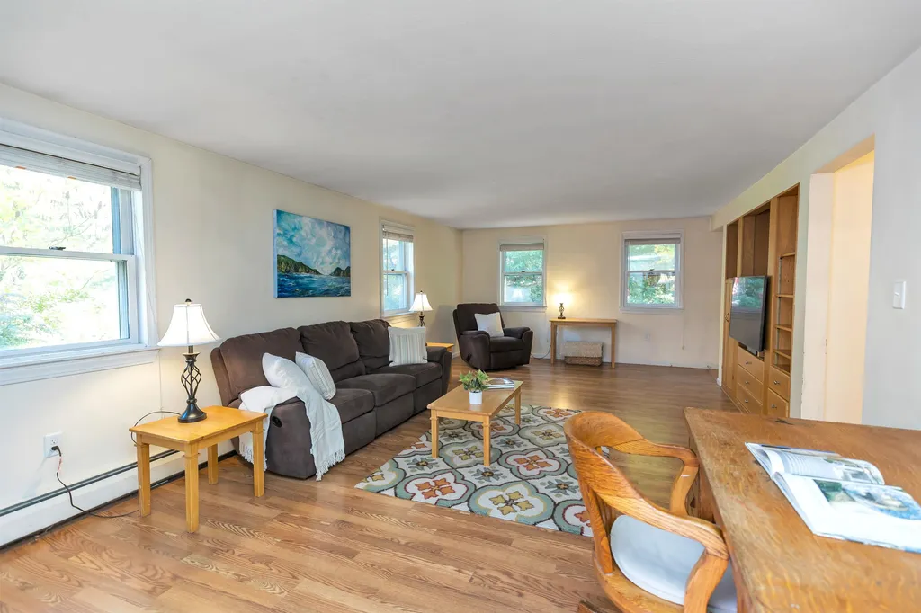 5 Ham Road Raymond NH 03077