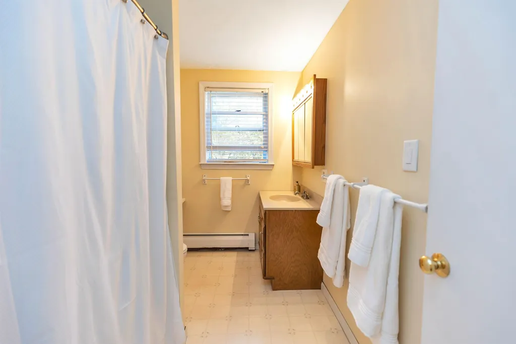 5 Ham Road Raymond NH 03077