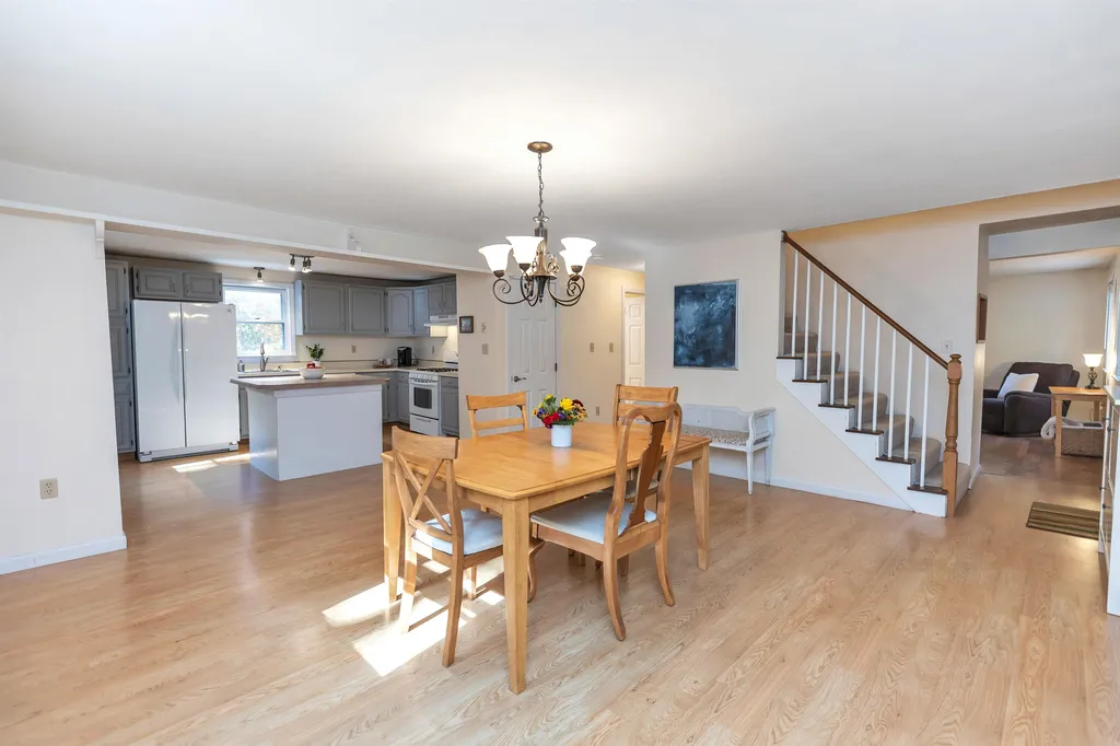 5 Ham Road Raymond NH 03077