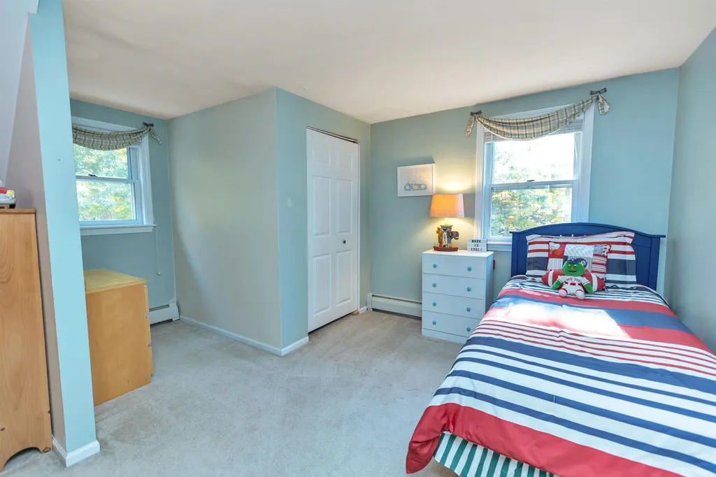 5 Ham Road Raymond NH 03077
