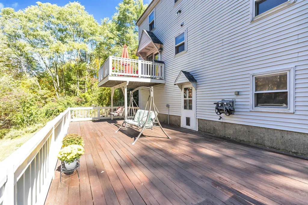5 Ham Road Raymond NH 03077