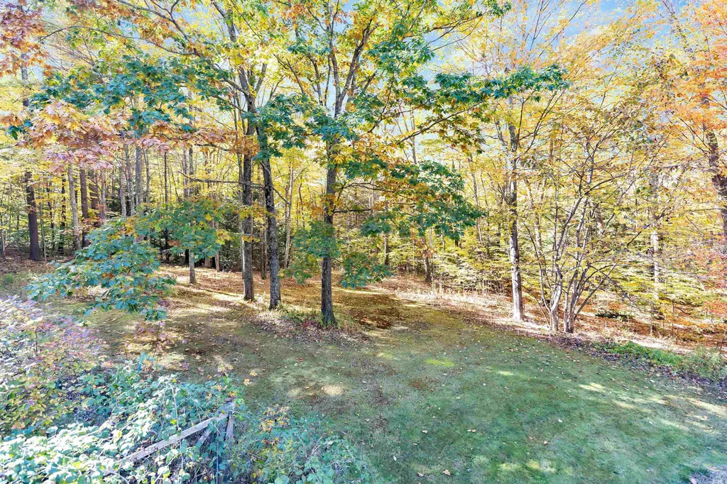 5 Ham Road Raymond NH 03077