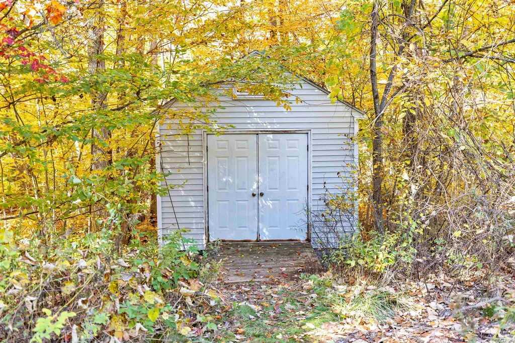5 Ham Road Raymond NH 03077