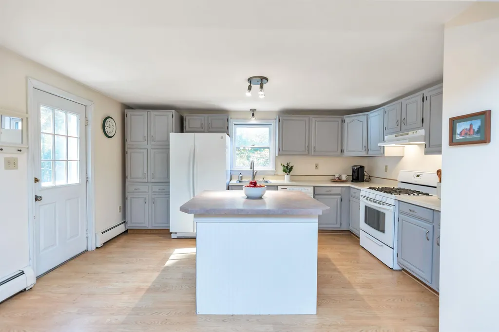 5 Ham Road Raymond NH 03077