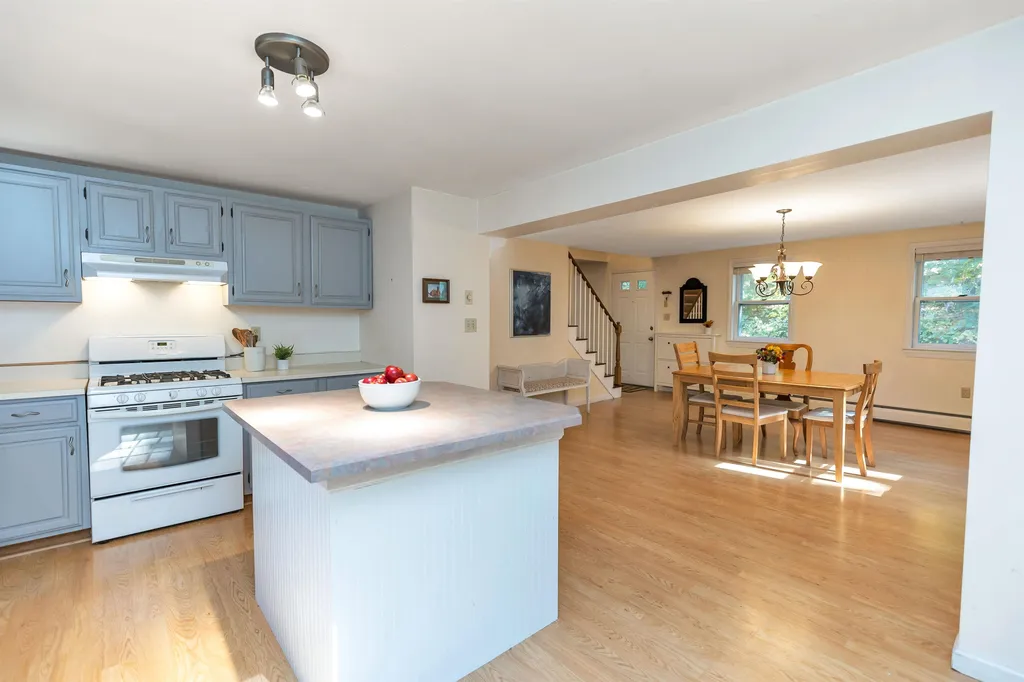 5 Ham Road Raymond NH 03077