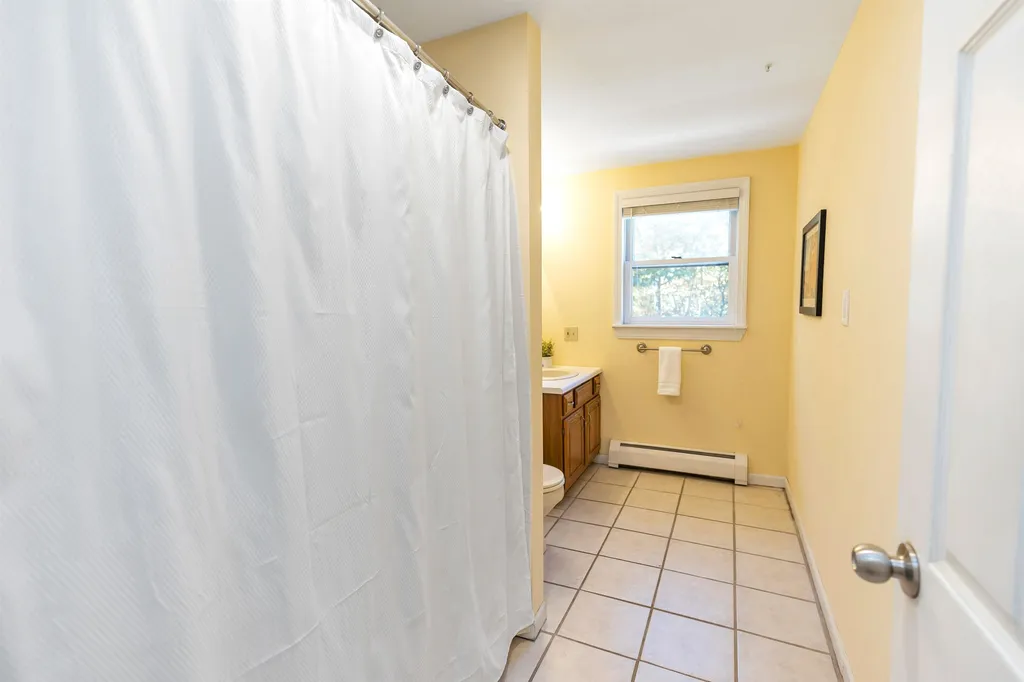 5 Ham Road Raymond NH 03077