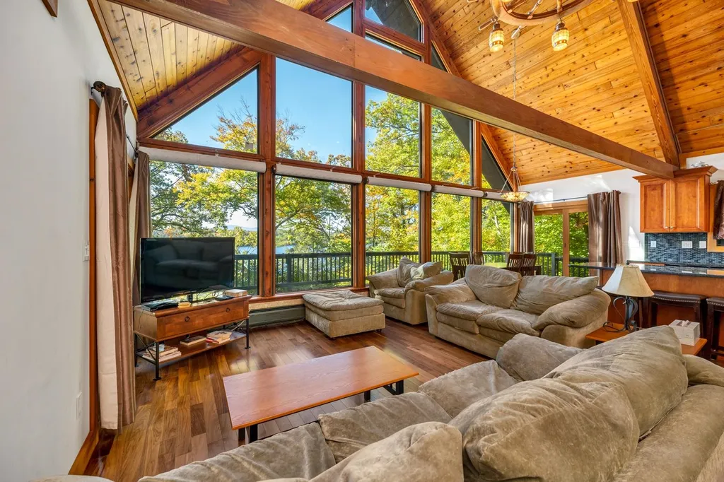 6 Lloyd Road Wolfeboro NH 03894
