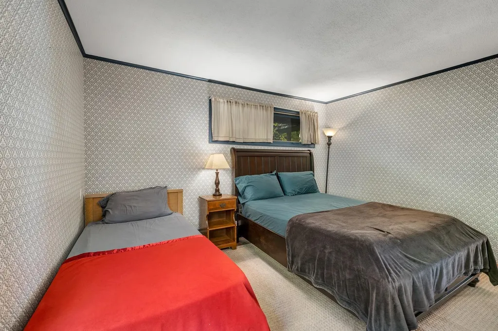 6 Lloyd Road Wolfeboro NH 03894