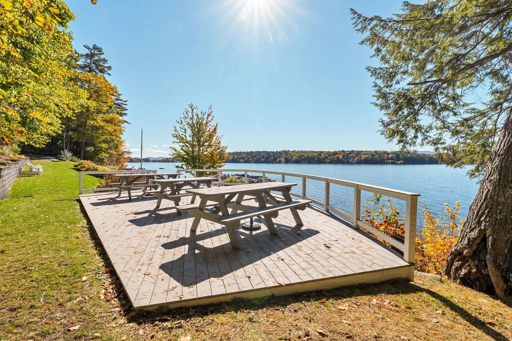 6 Lloyd Road Wolfeboro NH 03894