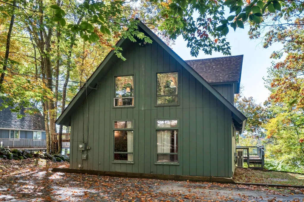 6 Lloyd Road Wolfeboro NH 03894