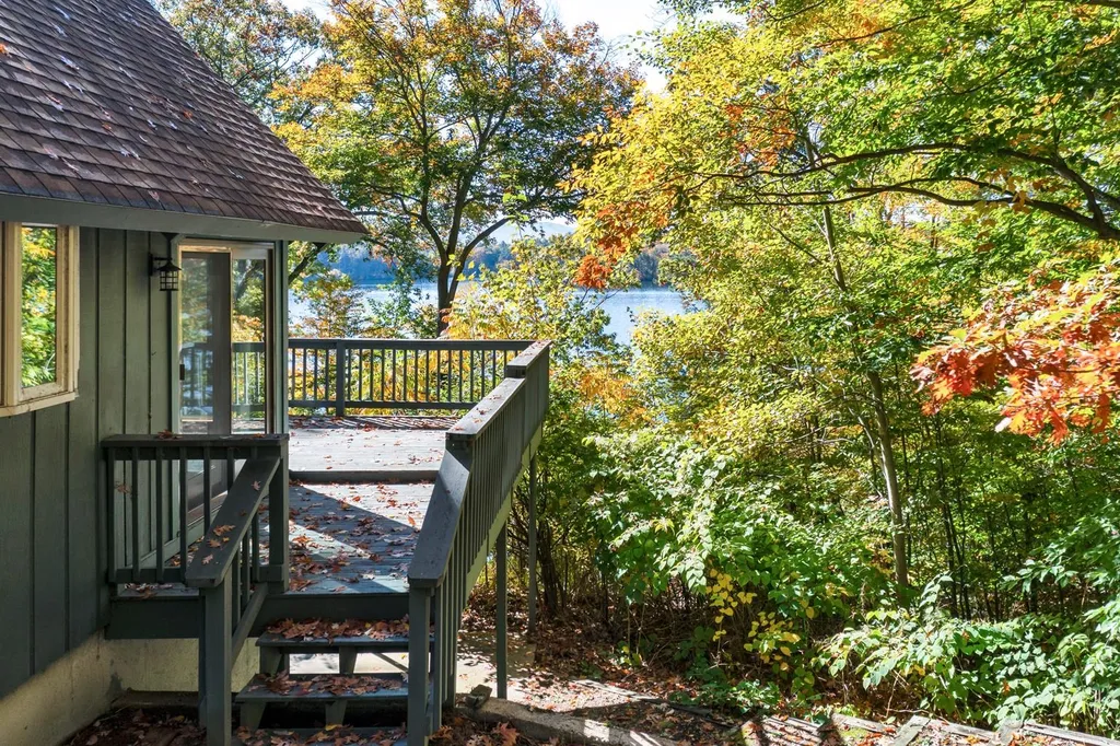 6 Lloyd Road Wolfeboro NH 03894