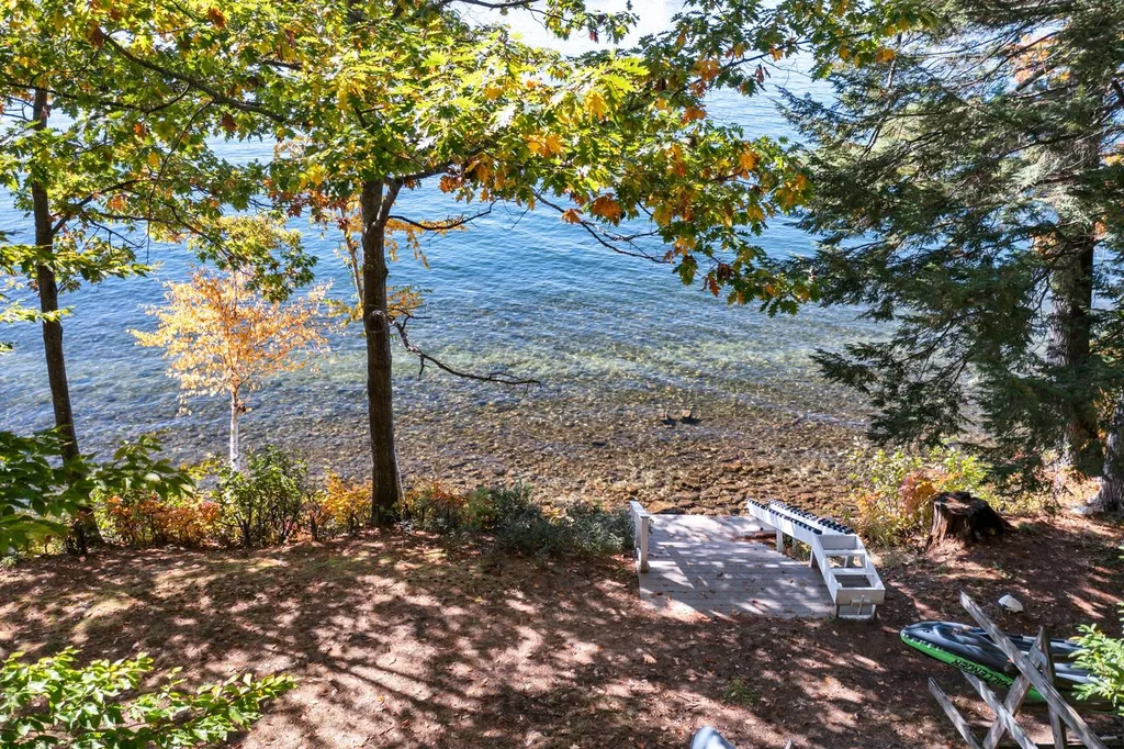 6 Lloyd Road Wolfeboro NH 03894