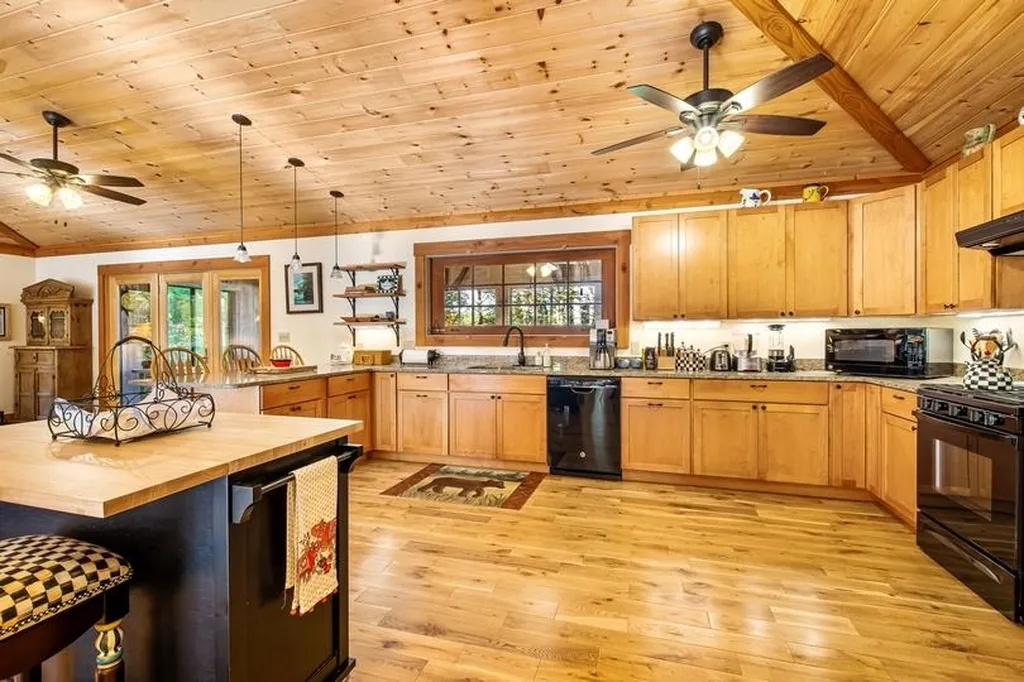 92 Singing Eagle Road Moultonborough NH 03254