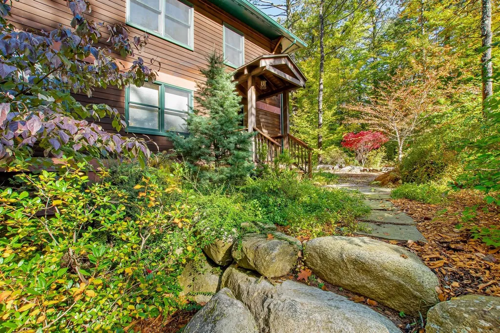 92 Singing Eagle Road Moultonborough NH 03254