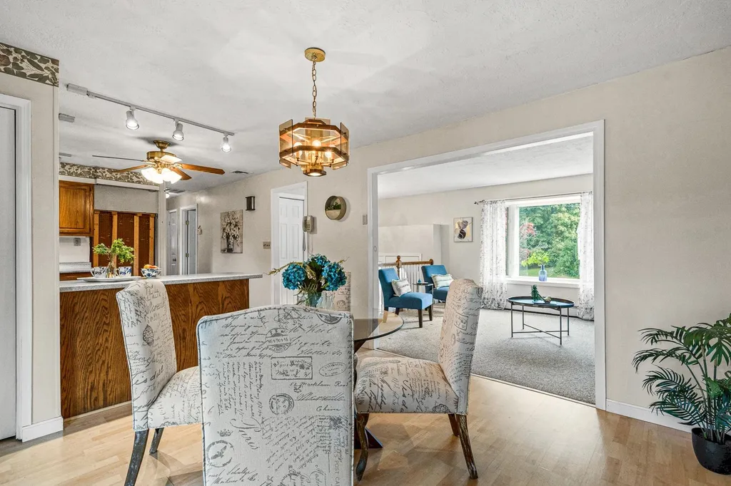 29 Navaho Street Nashua NH 03063