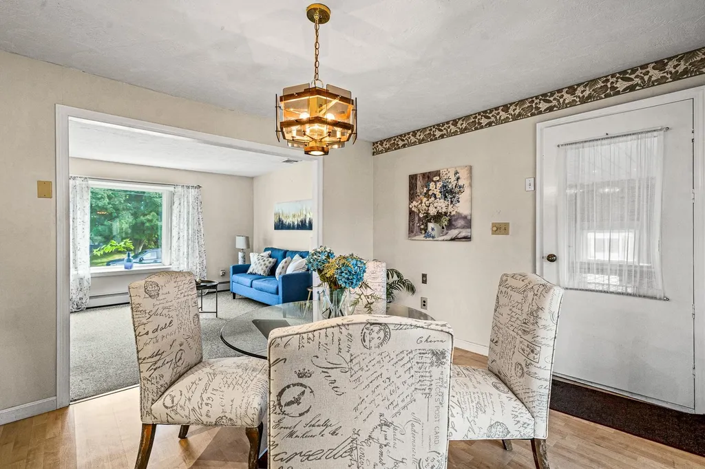 29 Navaho Street Nashua NH 03063