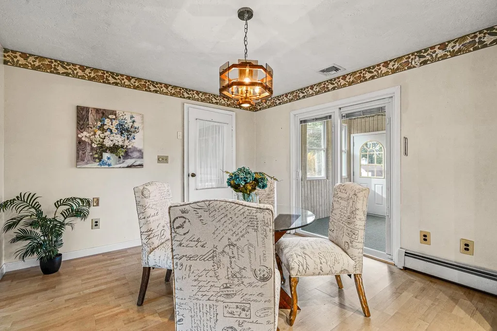 29 Navaho Street Nashua NH 03063