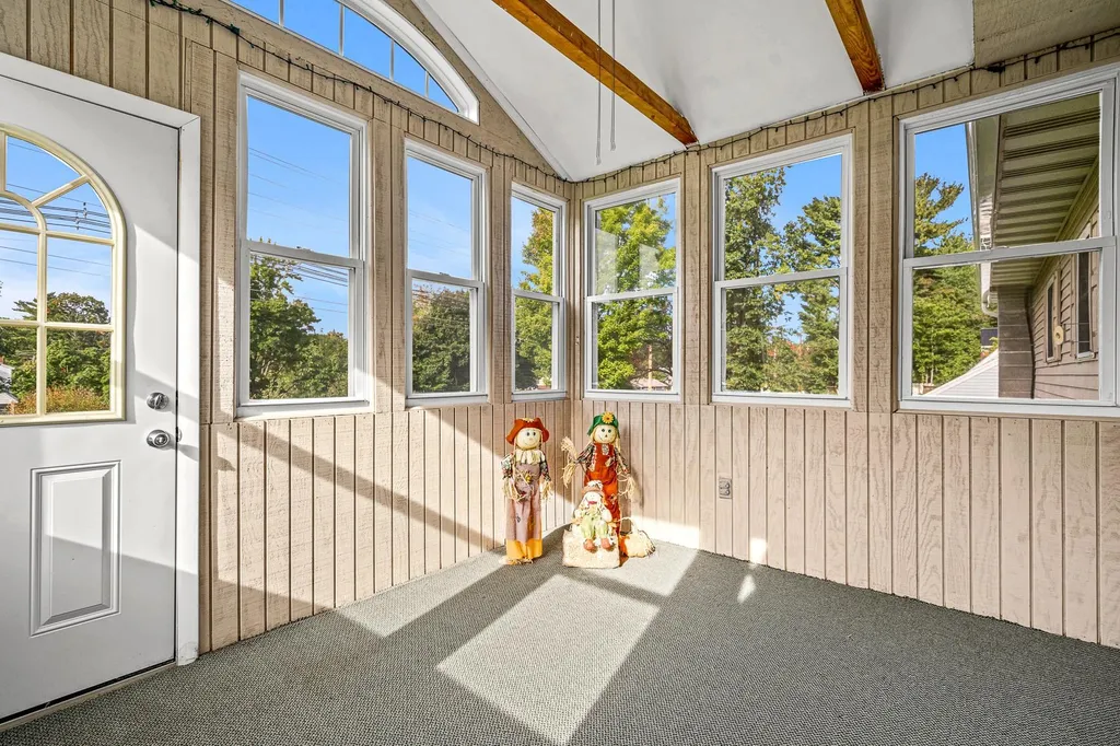 29 Navaho Street Nashua NH 03063