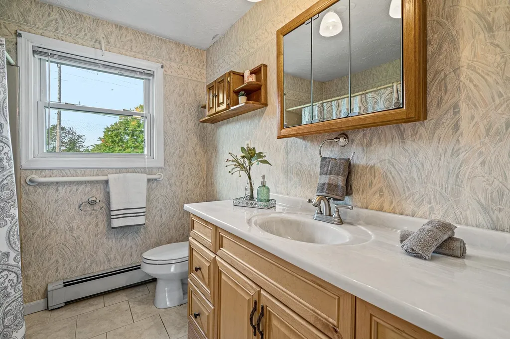 29 Navaho Street Nashua NH 03063