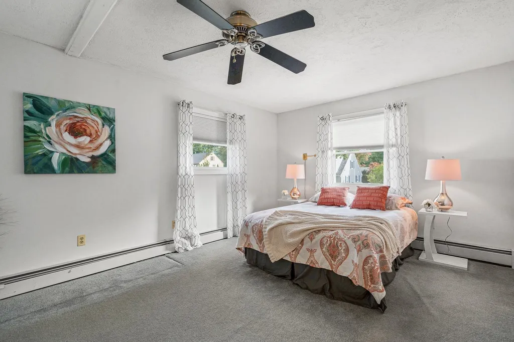 29 Navaho Street Nashua NH 03063