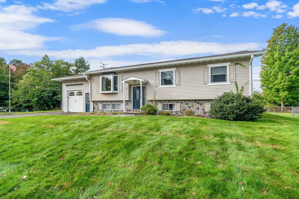 29 Navaho Street Nashua NH 03063