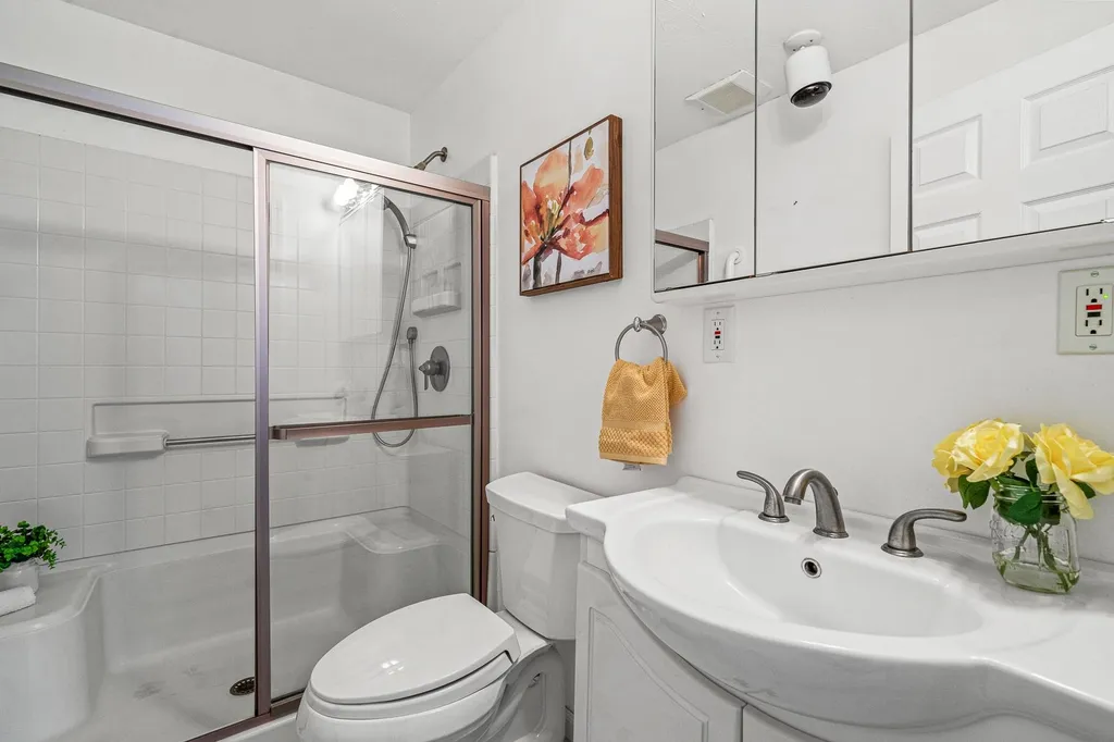 29 Navaho Street Nashua NH 03063
